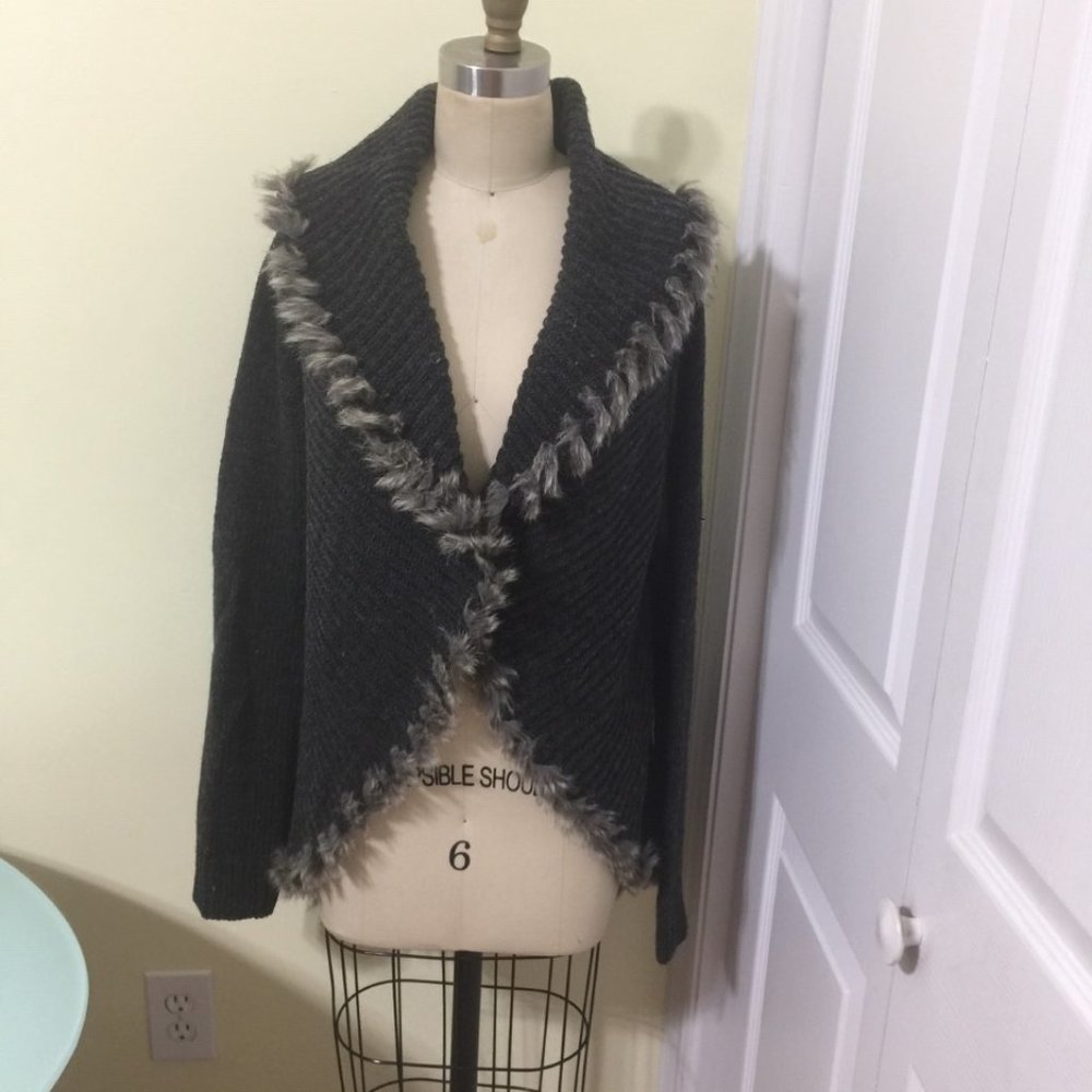 Cache Women Grey Cape Sweater   w/Faux fur  Size L